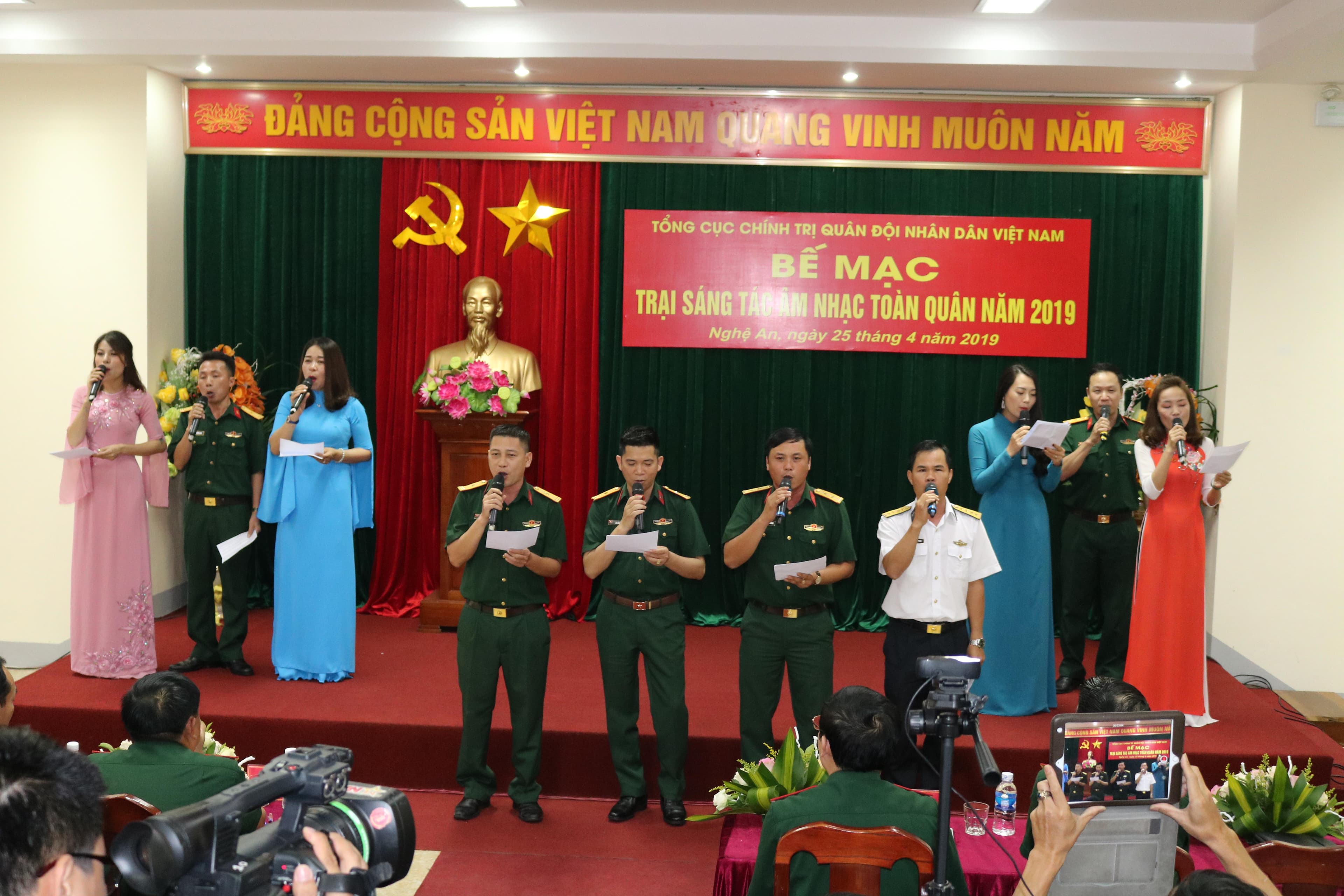 "Bệ đỡ" sáng tạo cho nhiều tác phẩm mới
