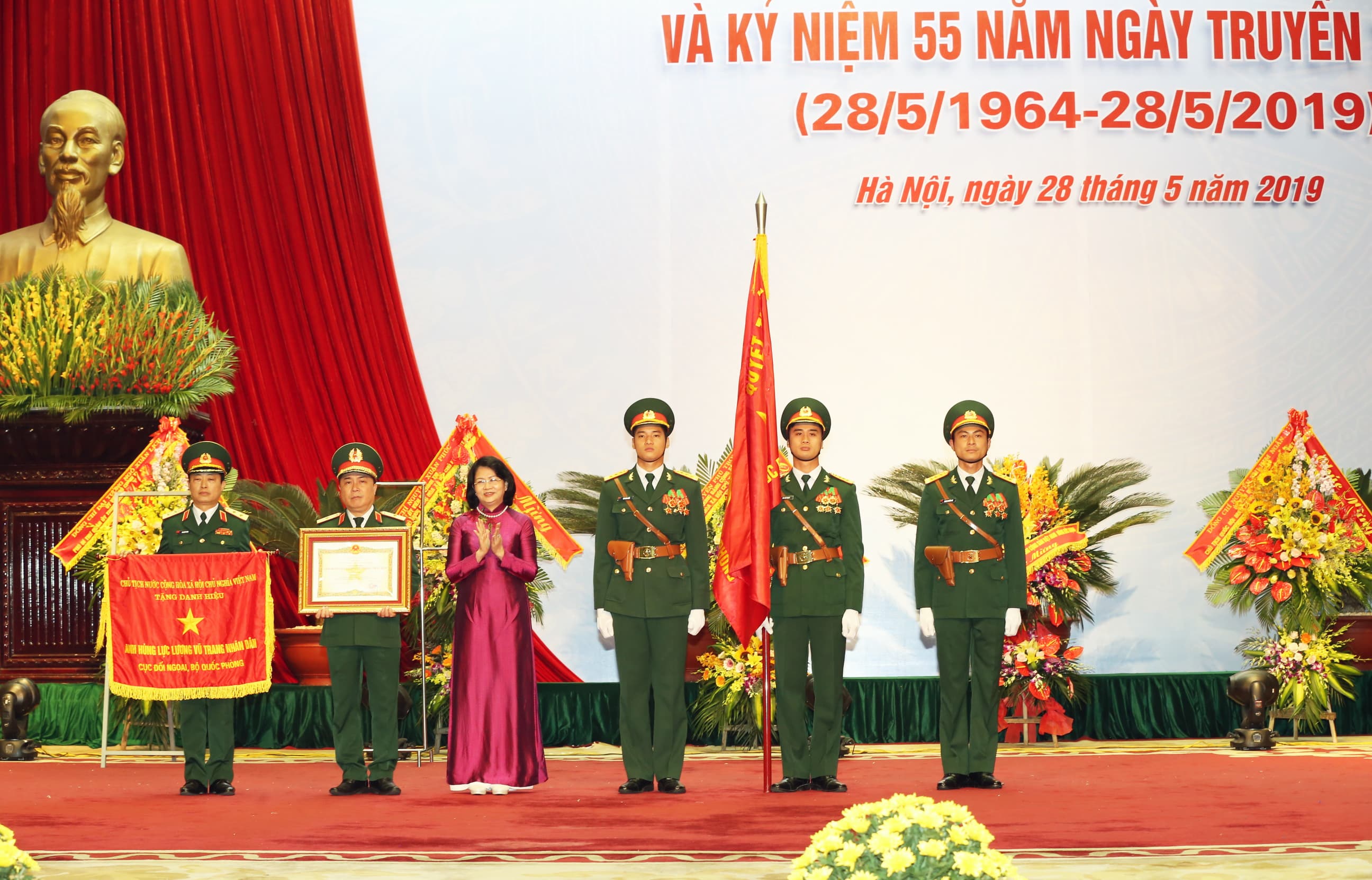 Cục Đối ngoại-Bộ Quốc phòng đón nhận danh hiệu Anh hùng LLVT nhân dân