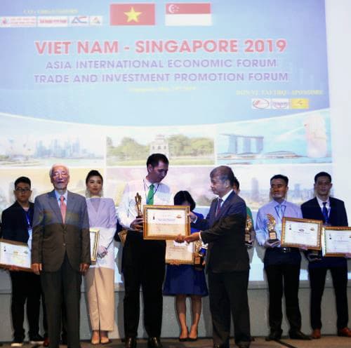 Tập đoàn Mai Linh đạt TOP 10 thương hiệu được tin dùng khu vực châu Á năm 2019