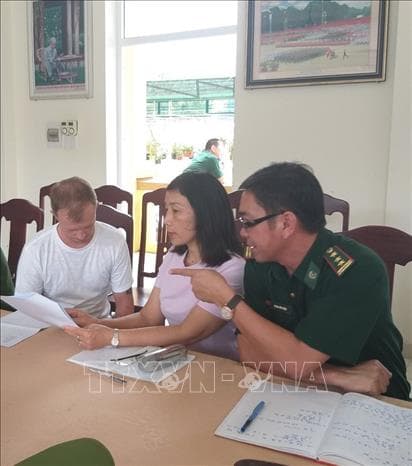 Bắt đối tượng người nước ngoài bị Interpol truy nã