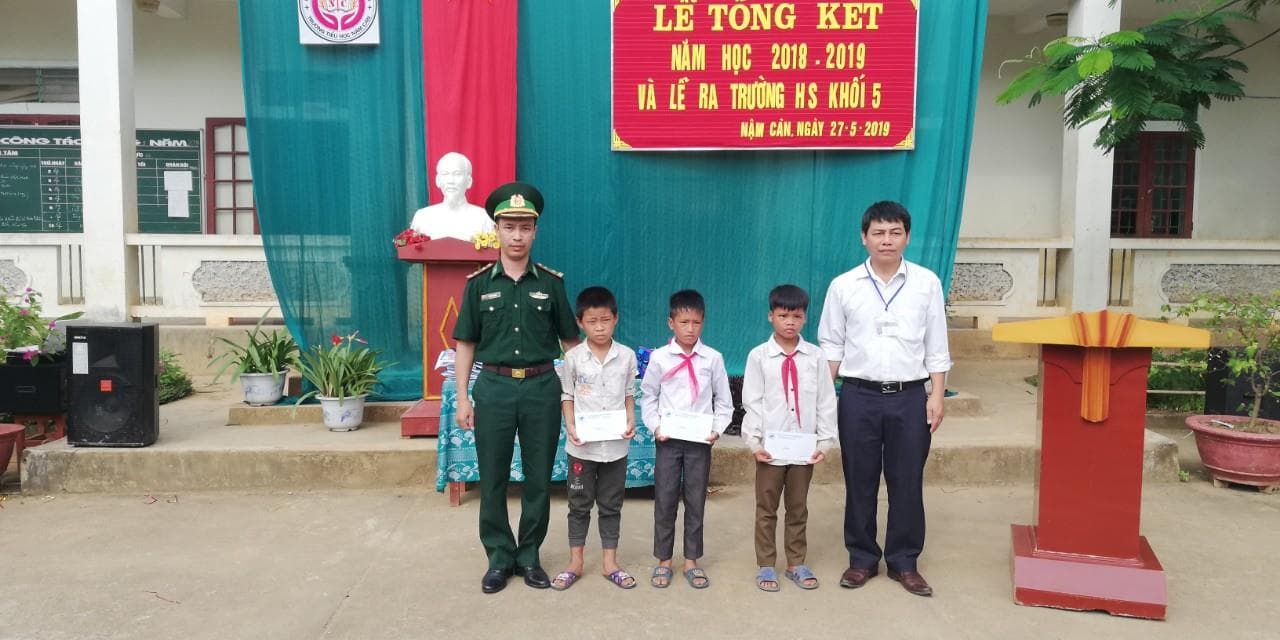 Nâng bước học sinh đến trường