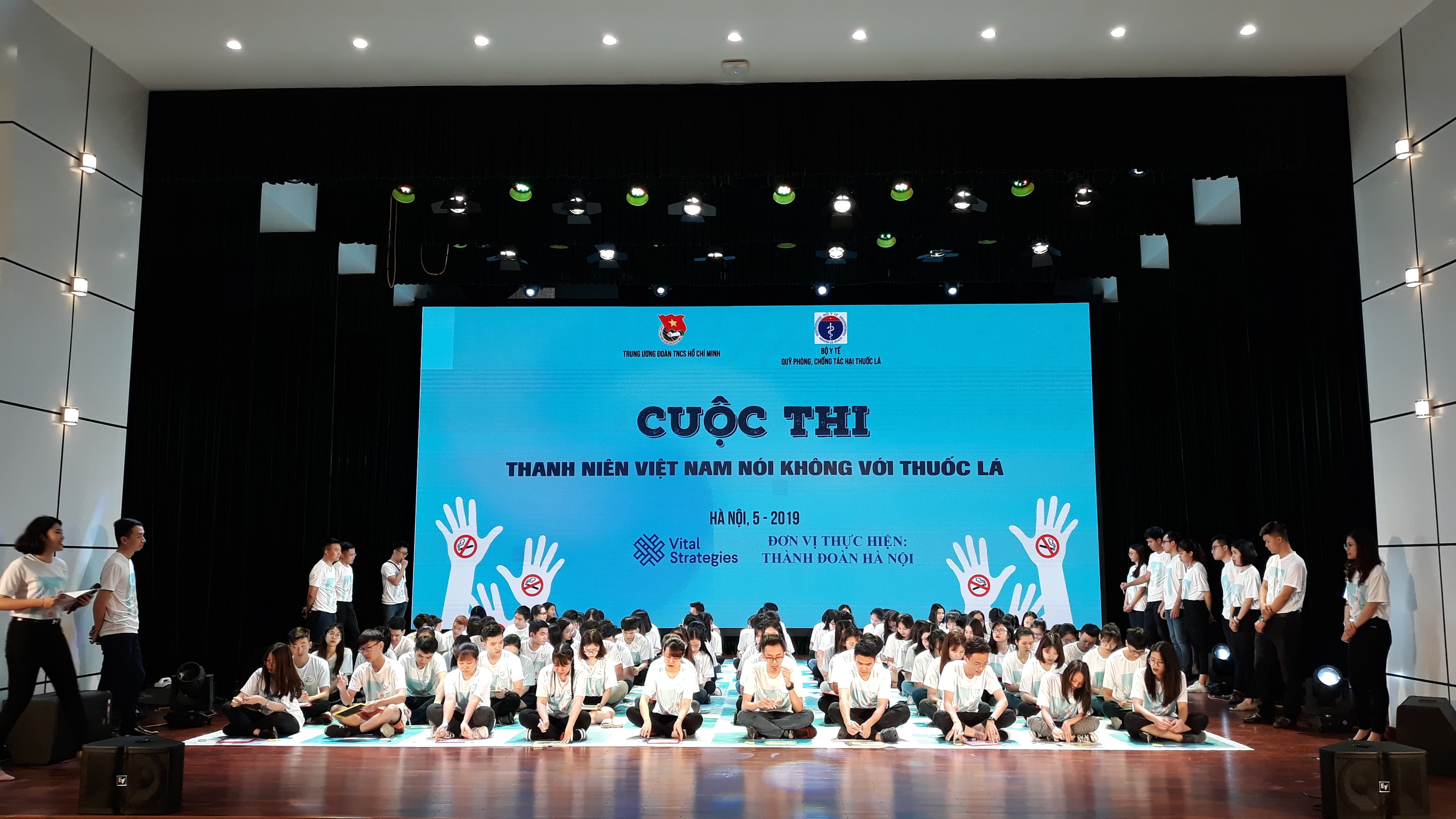 Thanh niên Việt Nam nói không với thuốc lá