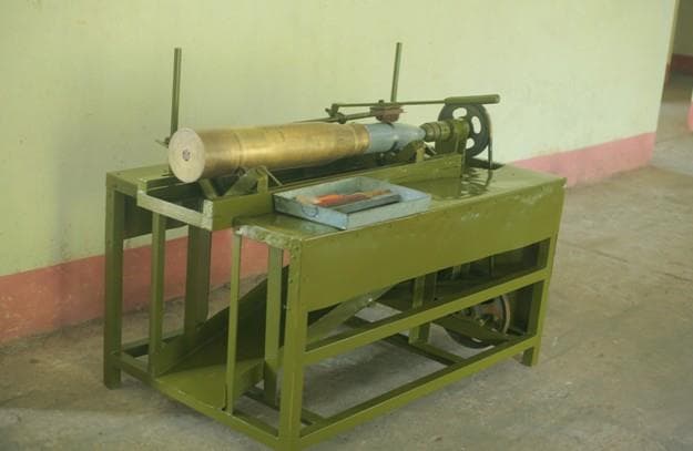 Giảm bớt nặng nhọc cho thợ quân khí