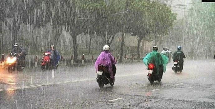 Miền Bắc mưa dông, miền Nam có nắng nóng