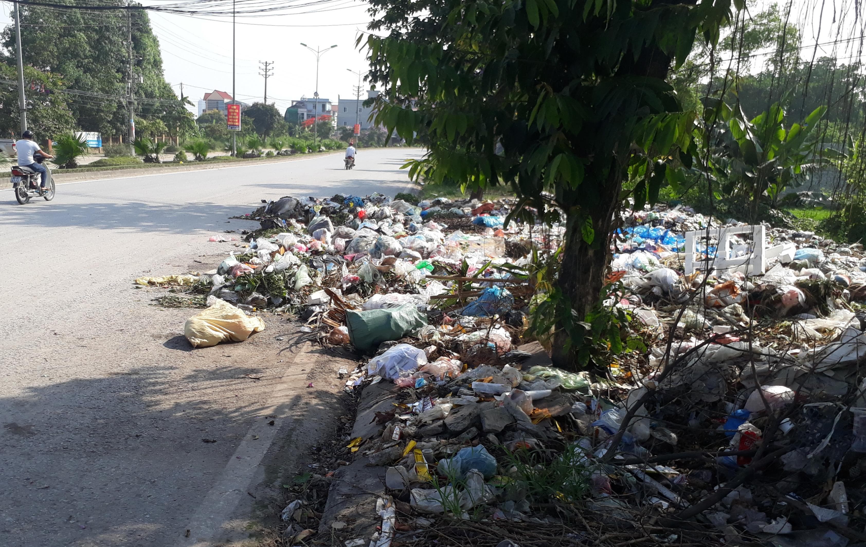 Điểm tập kết rác quá tải