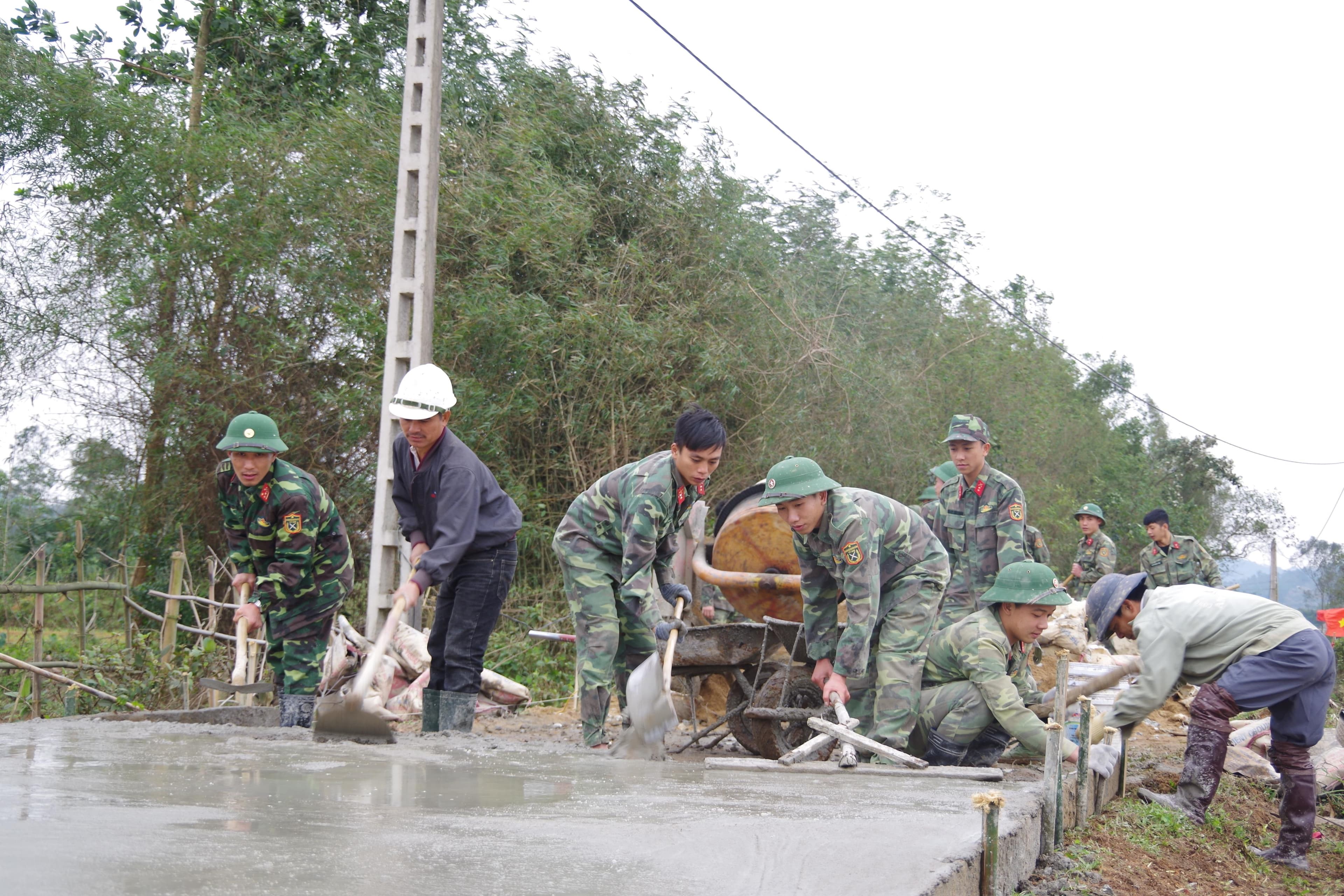 Đồng hành cùng dân vượt khó