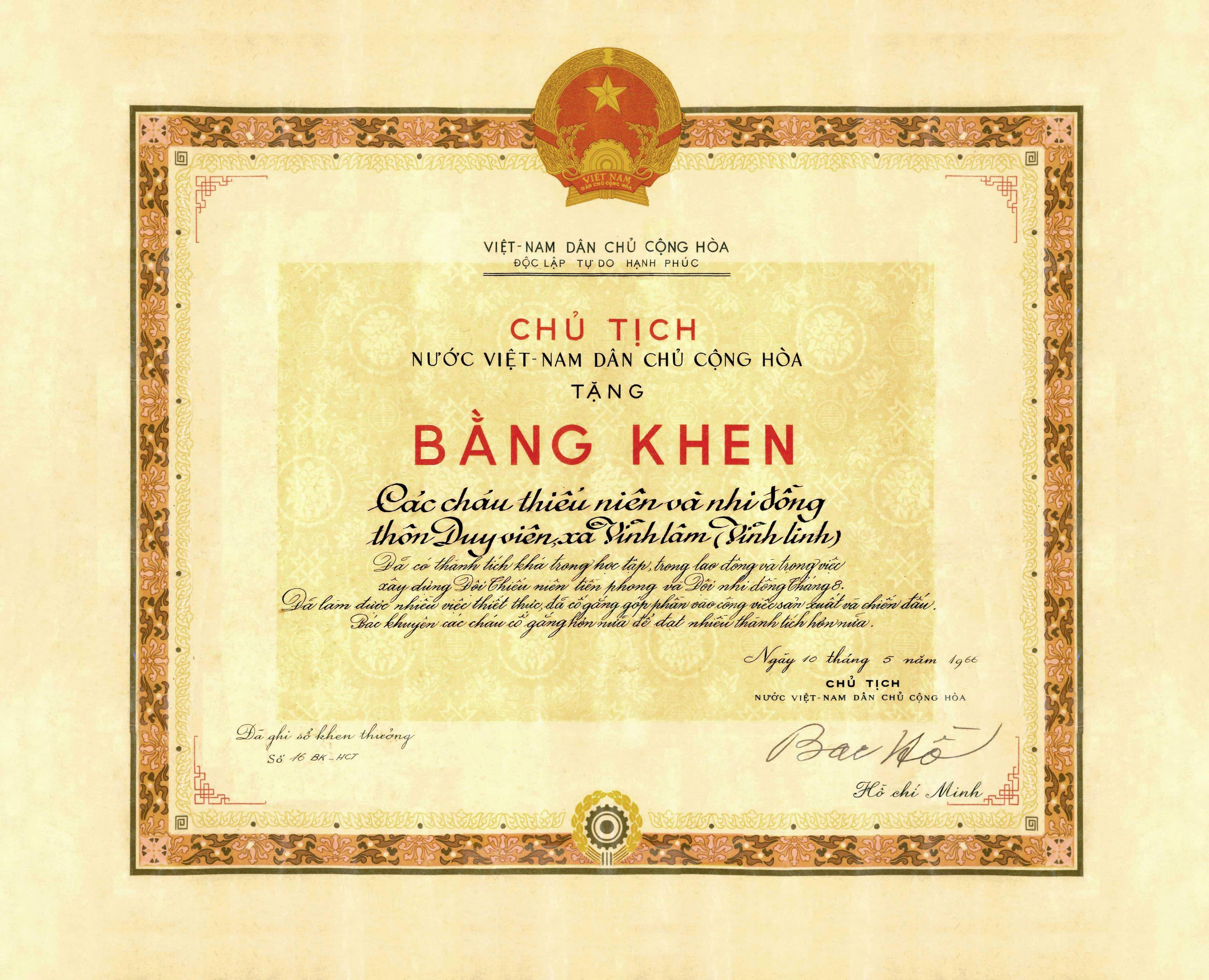 Bằng khen của Bác tặng thiếu niên và nhi đồng thôn Duy Viên