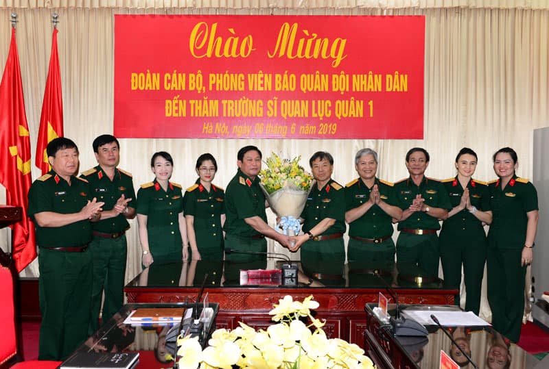 Báo Quân đội nhân dân và Trường Sĩ quan Lục quân 1 tăng cường phối hợp thông tin tuyên truyền