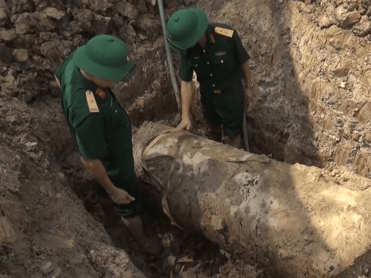 Thanh Hóa: Phá hủy thành công quả bom hơn 900kg