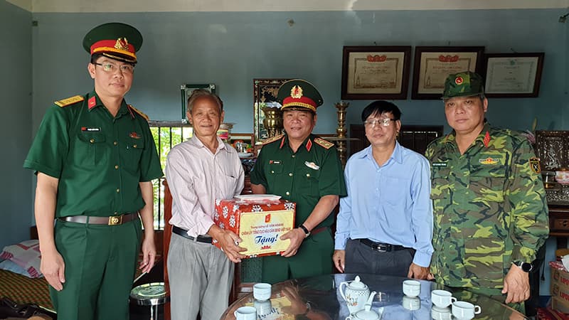 Tổng cục Hậu cần trao nhà tình nghĩa tặng Bà mẹ Việt Nam anh hùng Nguyễn Thị Đặt
