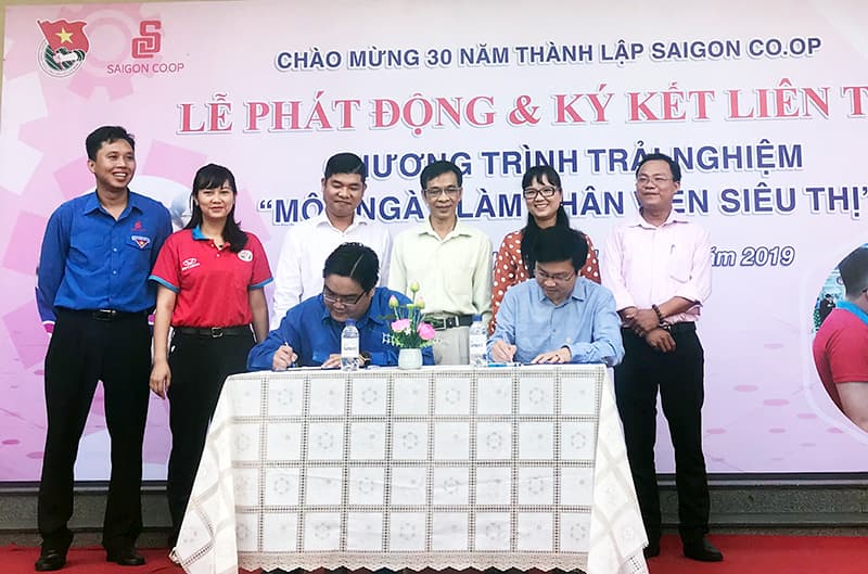 Gần 700 học sinh tham gia chương trình “Một ngày làm nhân viên siêu thị”