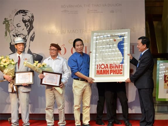 Vẽ Bác Hồ bằng sự kính trọng và biết ơn sâu sắc