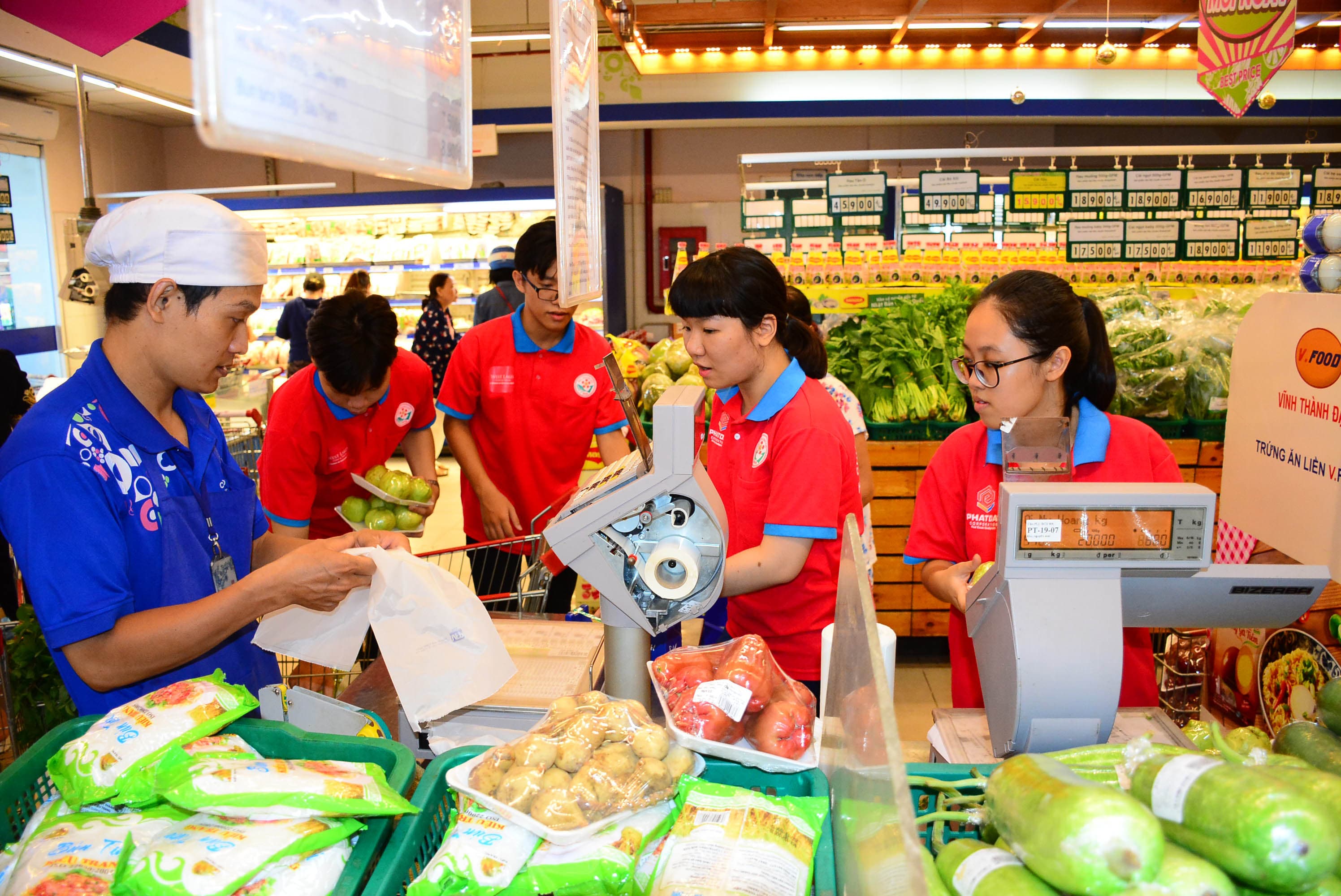 Hơn 700 học sinh TP Hồ Chí Minh tham gia “Một ngày làm nhân viên siêu thị”