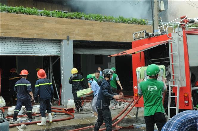 Thành phố Hồ Chí Minh: Công ty cháy lớn, nhiều tài sản bị thiêu rụi