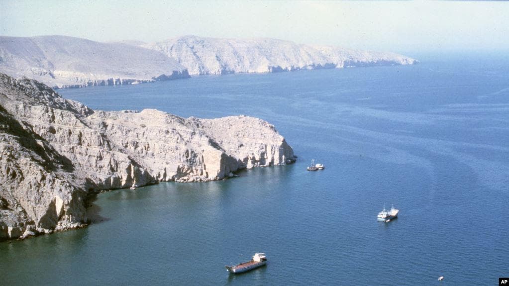Nghịch lý ở eo biển Hormuz