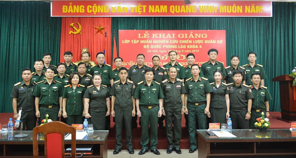 Khai giảng lớp tập huấn nghiên cứu chiến lược quân sự khóa 4 cho quân đội Lào