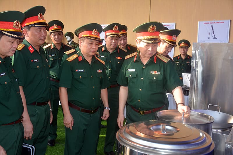 Bộ trưởng Bộ Quốc phòng thăm, làm việc tại Nhà máy Z117