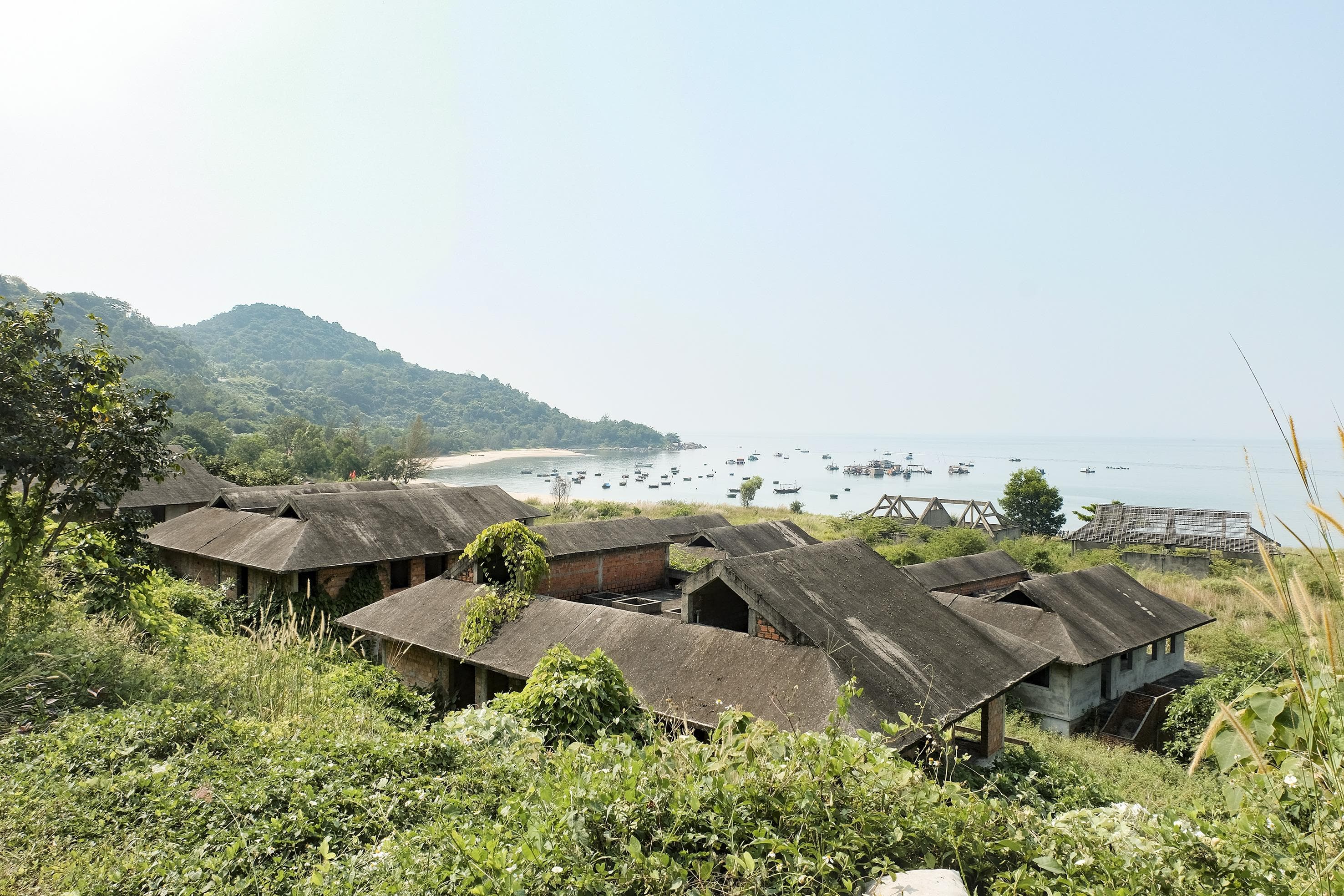 Khu nghỉ dưỡng bị bỏ hoang