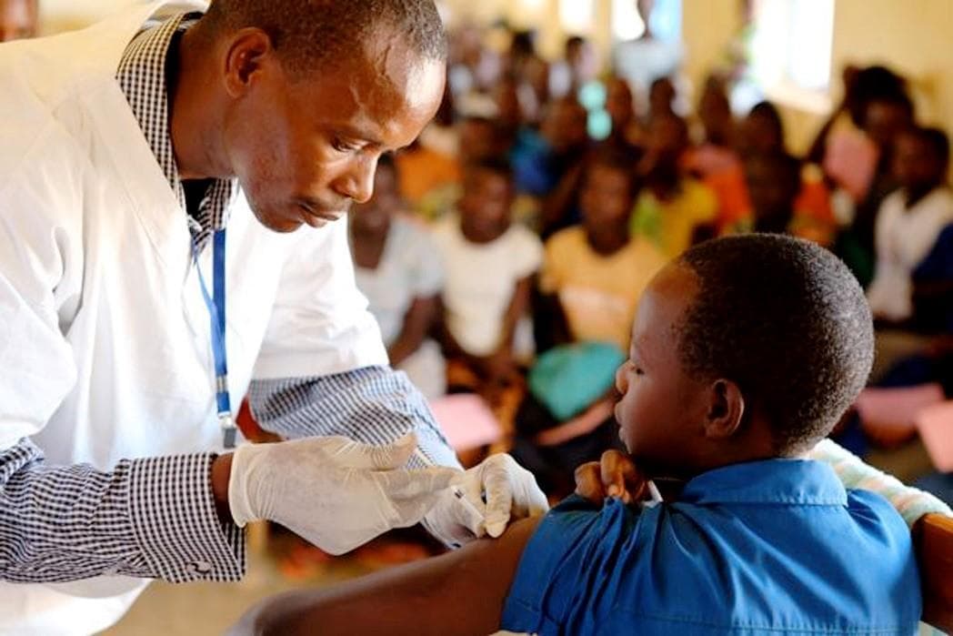 Người dân nhiều nơi trên thế giới vẫn chưa tin tưởng vaccine