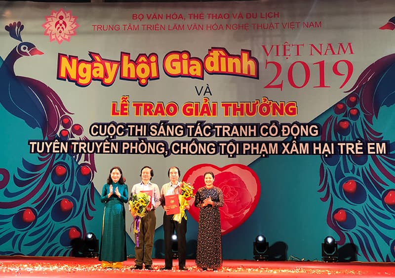 Trao giải thưởng cuộc thi sáng tác tranh cổ động tuyên truyền phòng, chống tội phạm xâm hại trẻ em