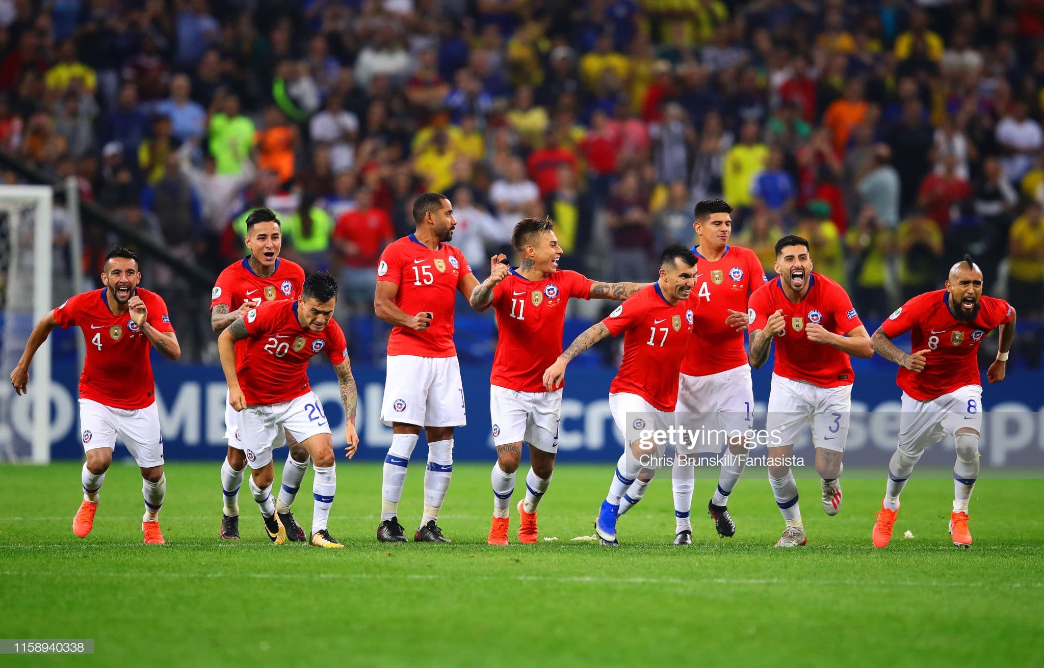 Đội tuyển Chile đi tiếp sau loạt luân lưu cân não