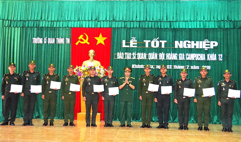 Trường Sĩ quan Thông tin tổ chức lễ tốt nghiệp đào tạo sĩ quan Quân đội Hoàng gia Campuchia