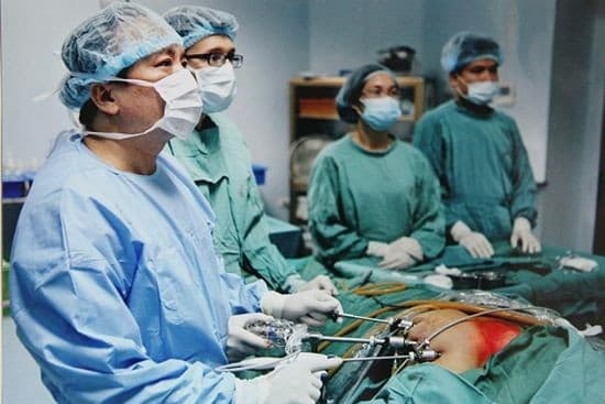 Người sáng tạo kỹ thuật nội soi tuyến giáp xác lập kỷ lục Việt Nam