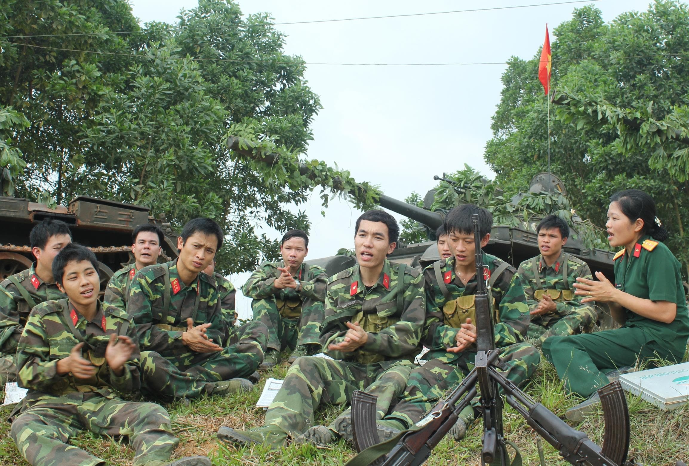Bài 3: Tạo sân chơi lành mạnh, nâng cao đời sống văn hóa, tinh thần của bộ đội