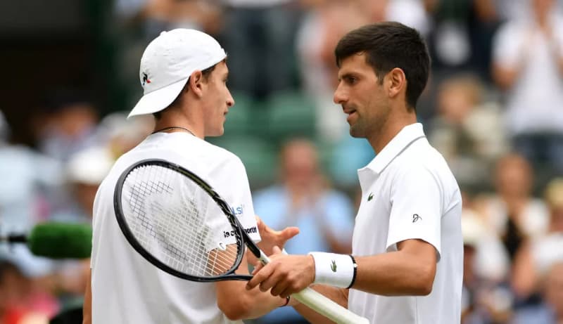 Novak Djokovic, Roger Federer và Rafael Nadal cùng tiến vào tứ kết Wimbledon