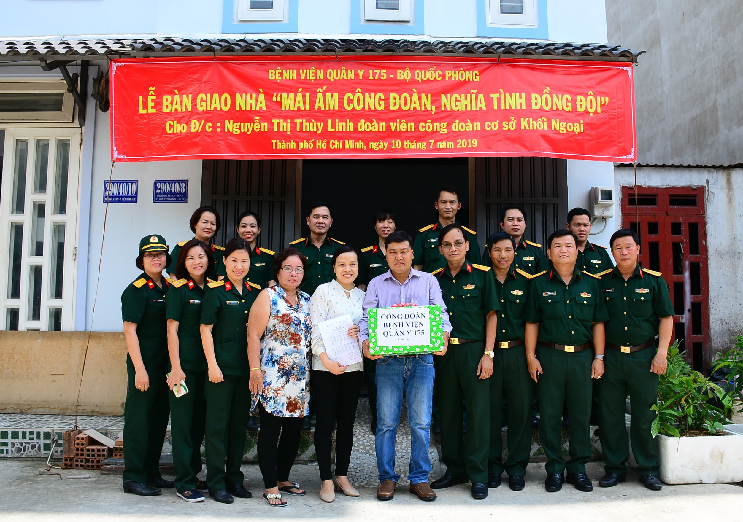 Bệnh viện Quân y 175 trao nhà “Mái ấm công đoàn, nghĩa tình đồng đội”