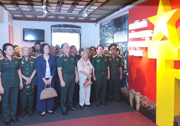 Trưng bày gần 300 tài liệu, hình ảnh, hiện vật “Chiến sĩ cách mạng bị địch bắt tù đầy”