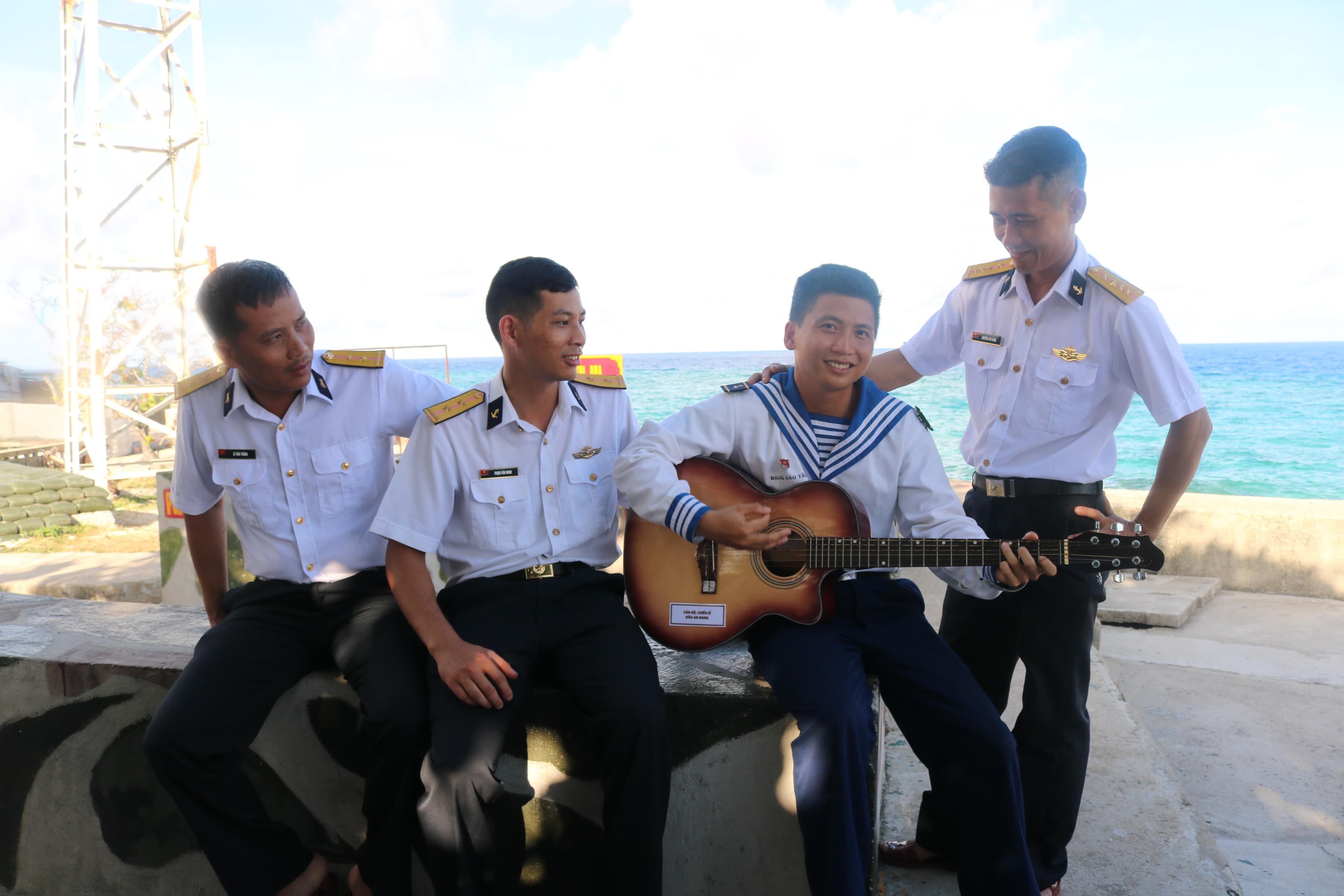 Tiếng đàn trên đảo An Bang
