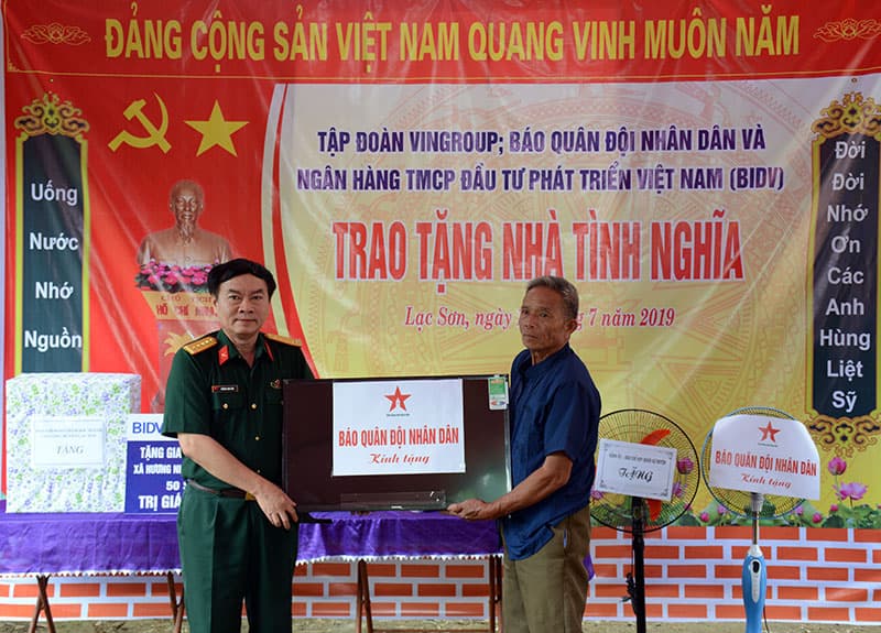 Khánh thành và bàn giao nhà tình nghĩa tại huyện Lạc Sơn, Hòa Bình