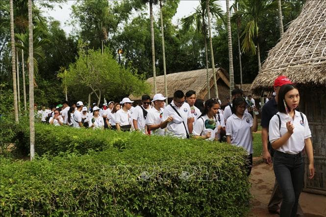 Trại hè Việt Nam 2019 thăm quê hương Bác