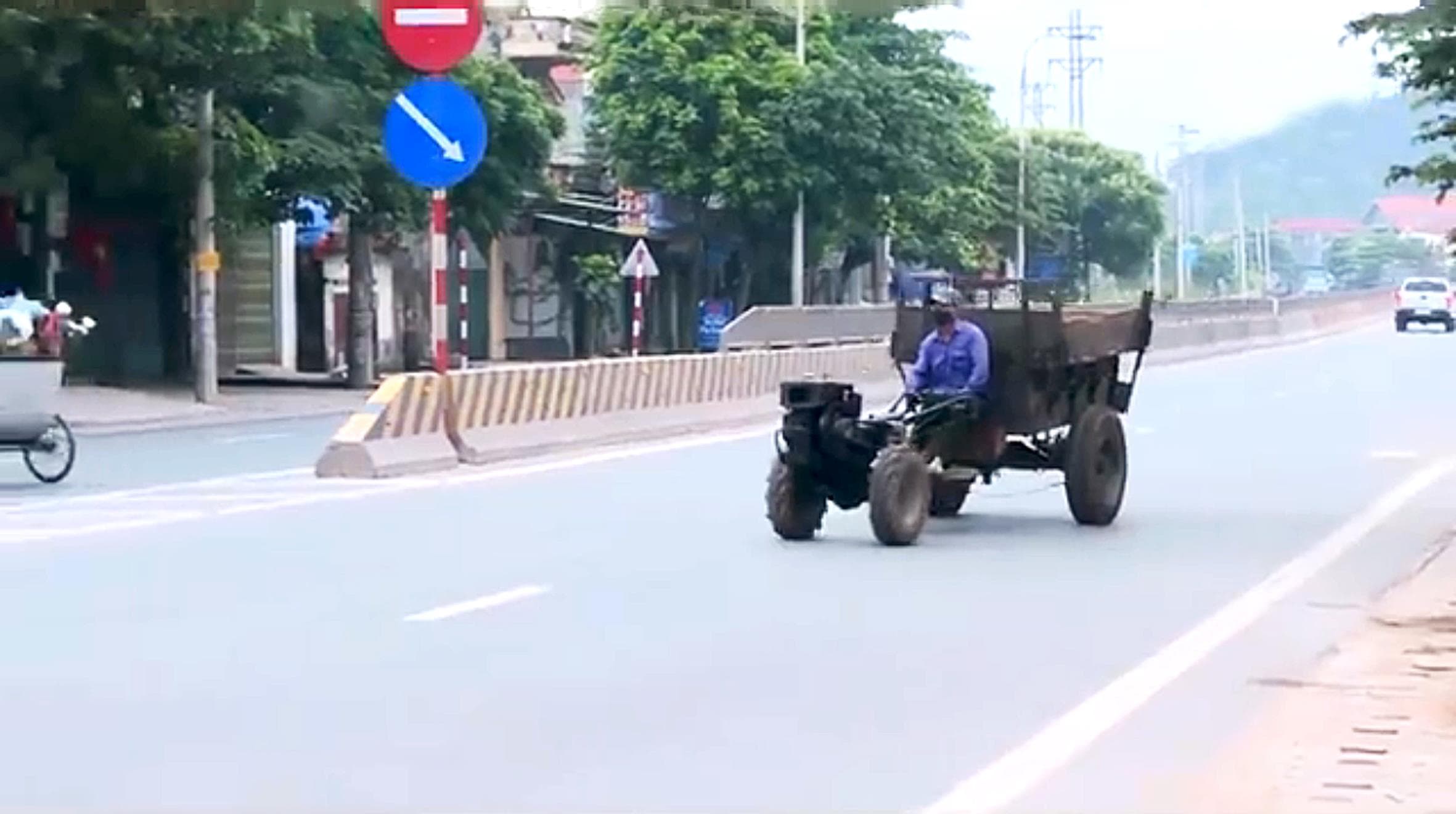 Đi ngược chiều trên Quốc lộ 18A