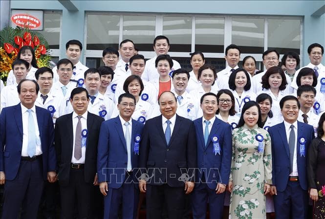 Thủ tướng Chính phủ Nguyễn Xuân Phúc dự Lễ kỷ niệm 50 năm thành lập Bệnh viện K