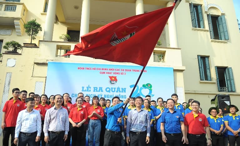 Ra quân các đội hình tình nguyện Kỳ nghỉ hồng
