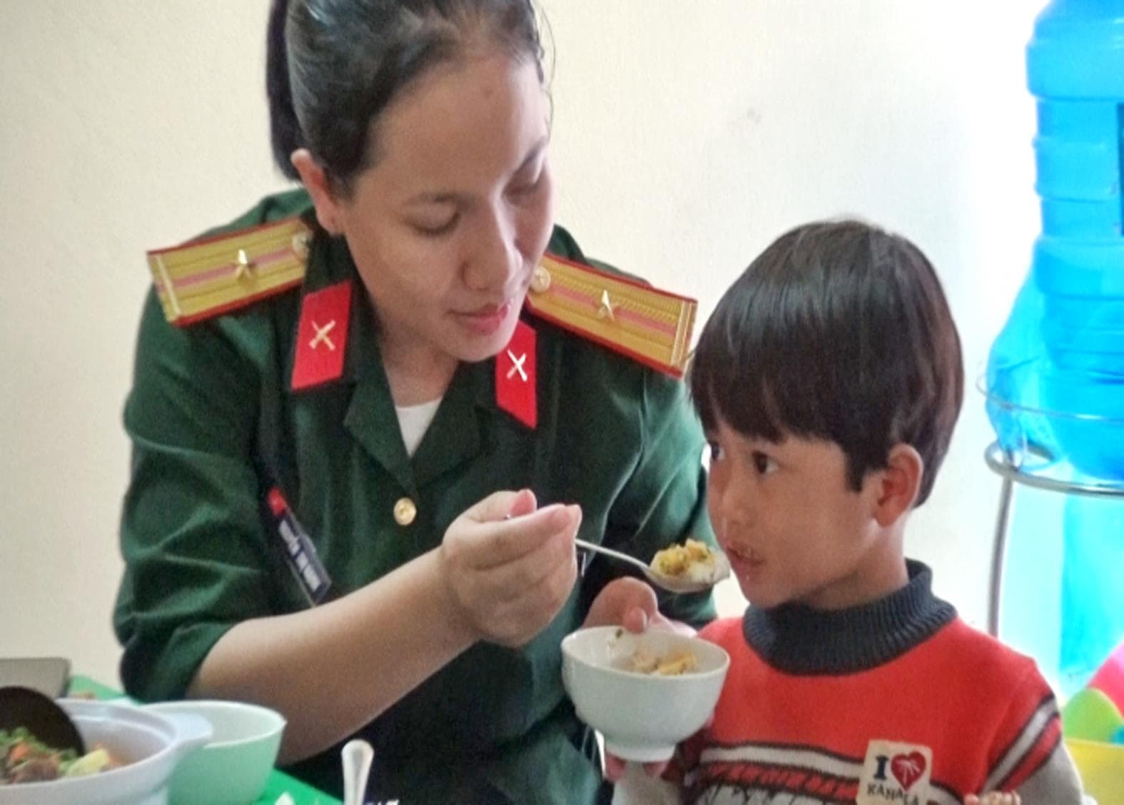 Nghĩa tình với đồng bào vùng cao