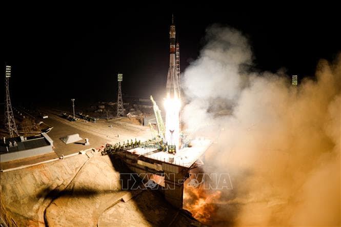 Tàu vũ trụ Nga chở 3 phi hành gia lên ISS