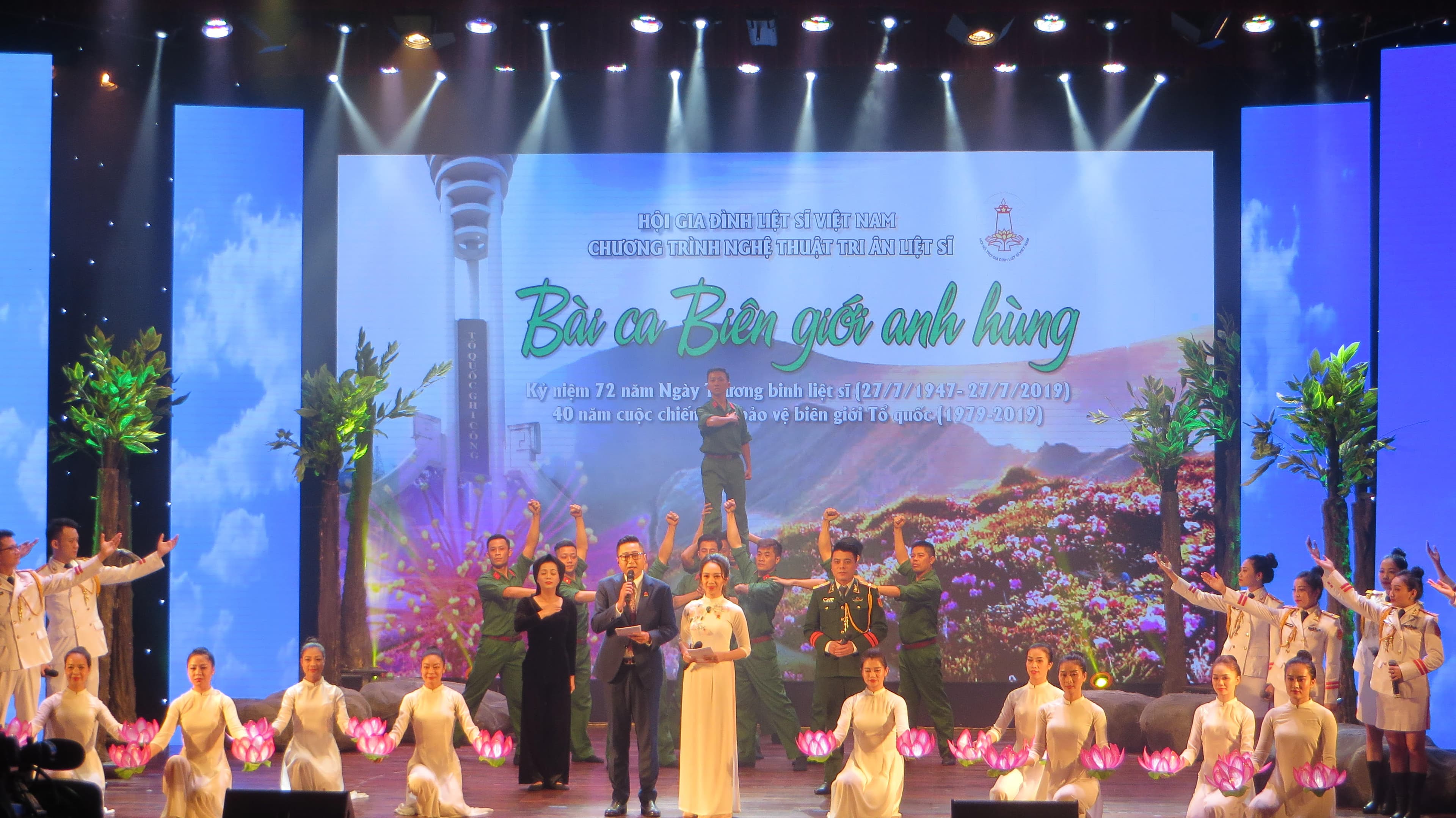 Chương trình nghệ thuật “Bài ca biên giới anh hùng” tri ân các anh hùng liệt sĩ