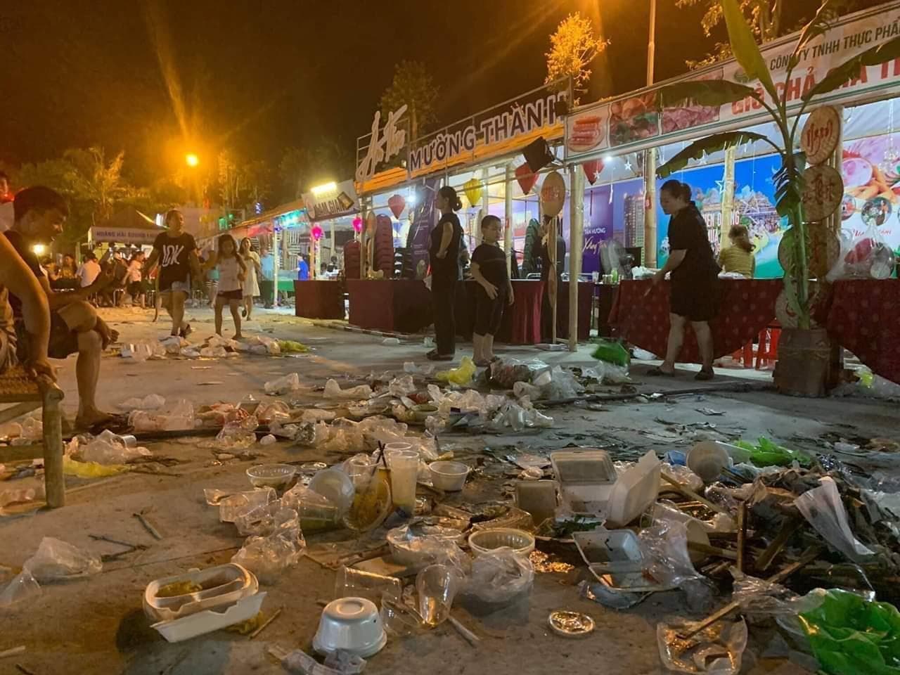 Nhếch nhác vì rác thải tại festival văn hóa ẩm thực