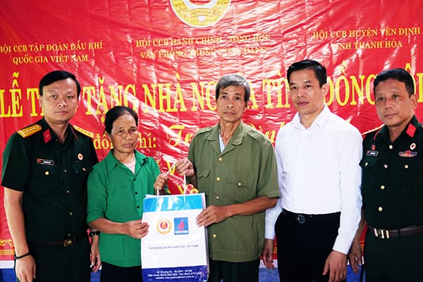 Trao nhà "Nghĩa tình đồng đội" tại Thanh Hóa