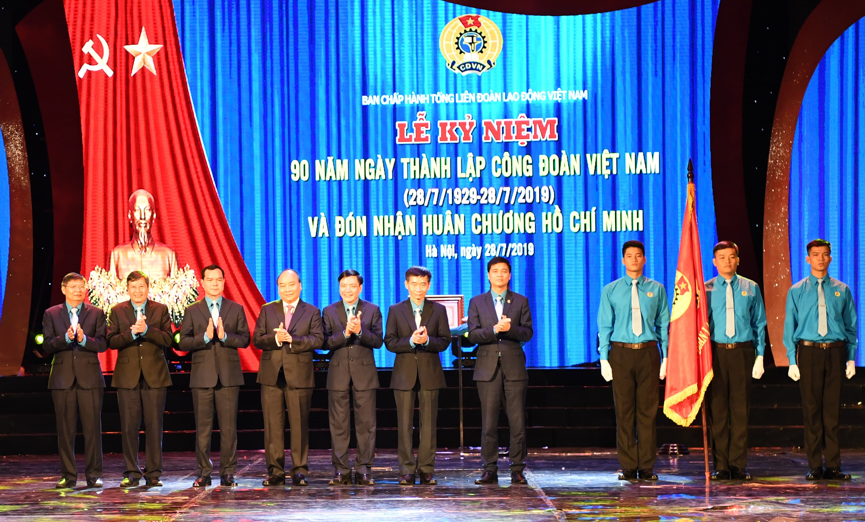 Tổng Liên đoàn Lao động Việt Nam đón nhận Huân chương Hồ Chí Minh
