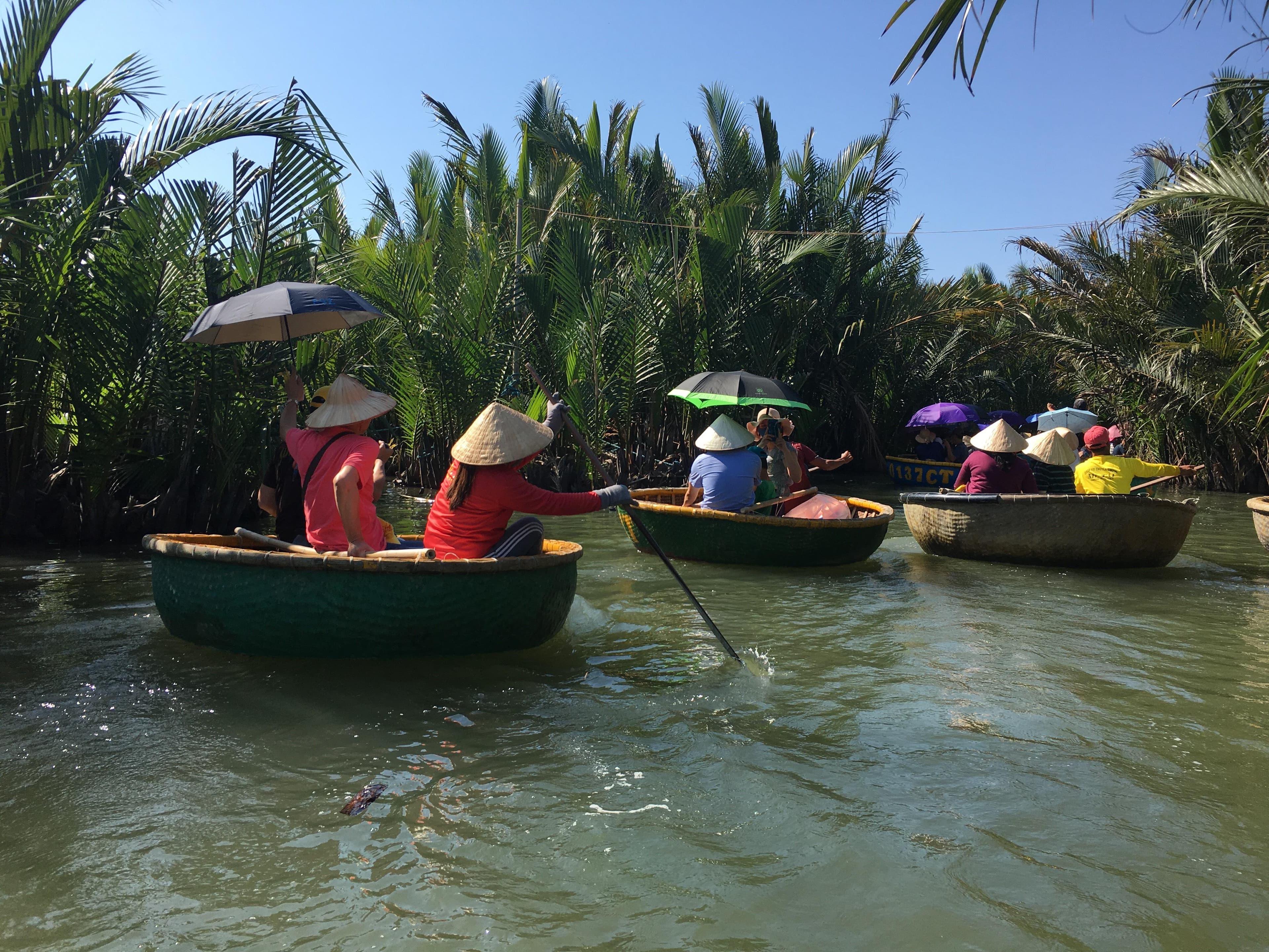 Phớt lờ quy định mặc áo phao