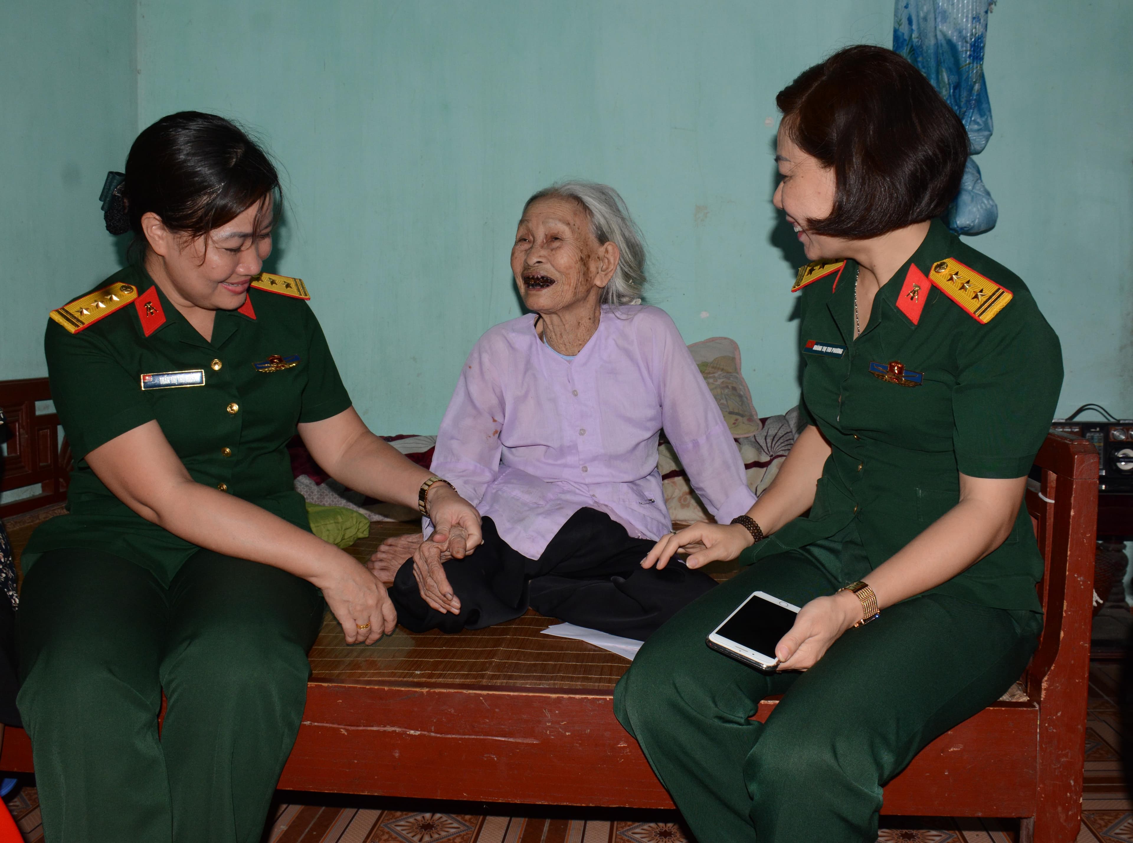 Trọn tình với mẹ