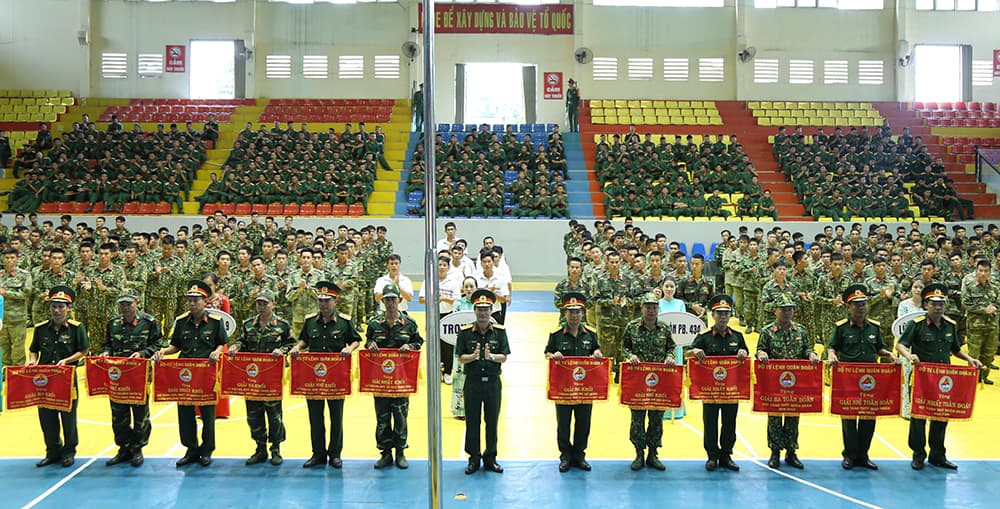 Gần 500 VĐV tham gia hội thao TDTT Quân đoàn 4