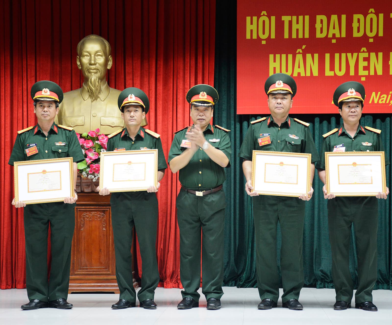 Cục Vận tải trao giải hội thi huấn luyện điều lệnh giỏi
