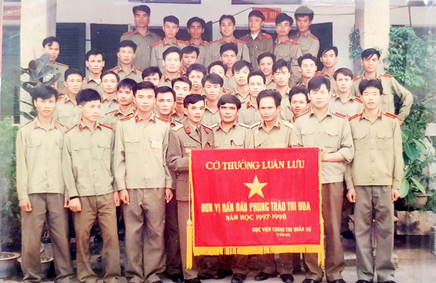 Những cánh chim từ một “mùa xuân đầu tiên”