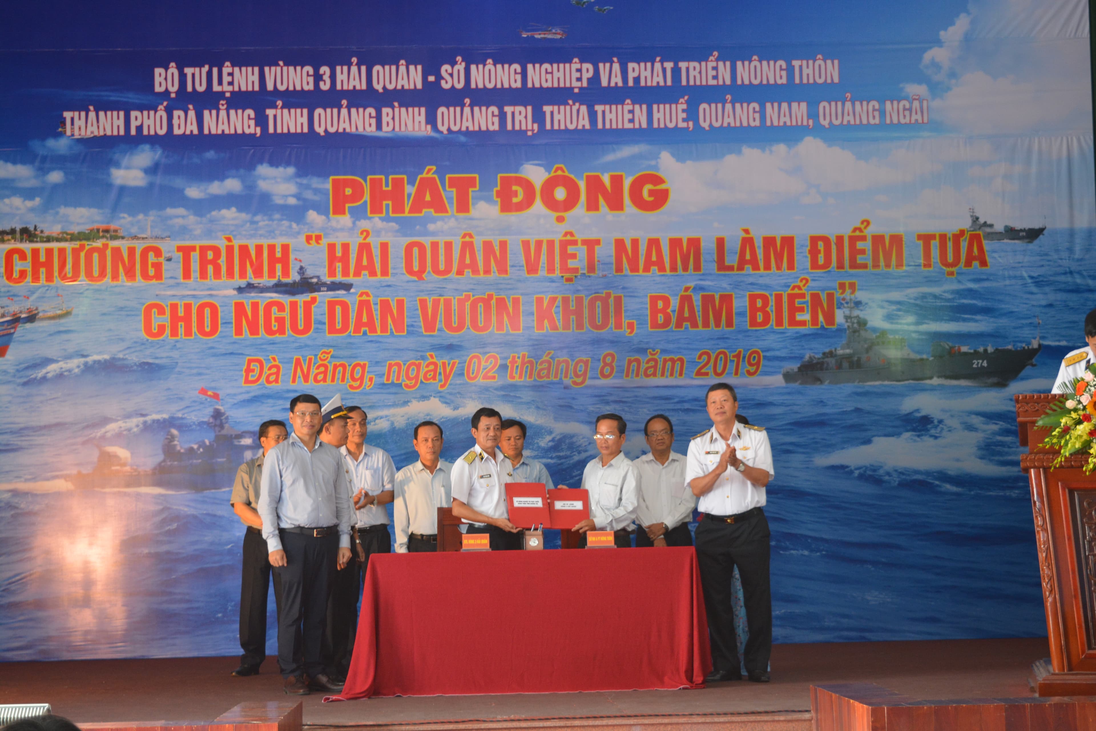 Vùng 3 Hải quân phát động chương trình “Hải quân Việt Nam làm điểm tựa cho ngư dân vươn khơi, bám biển”