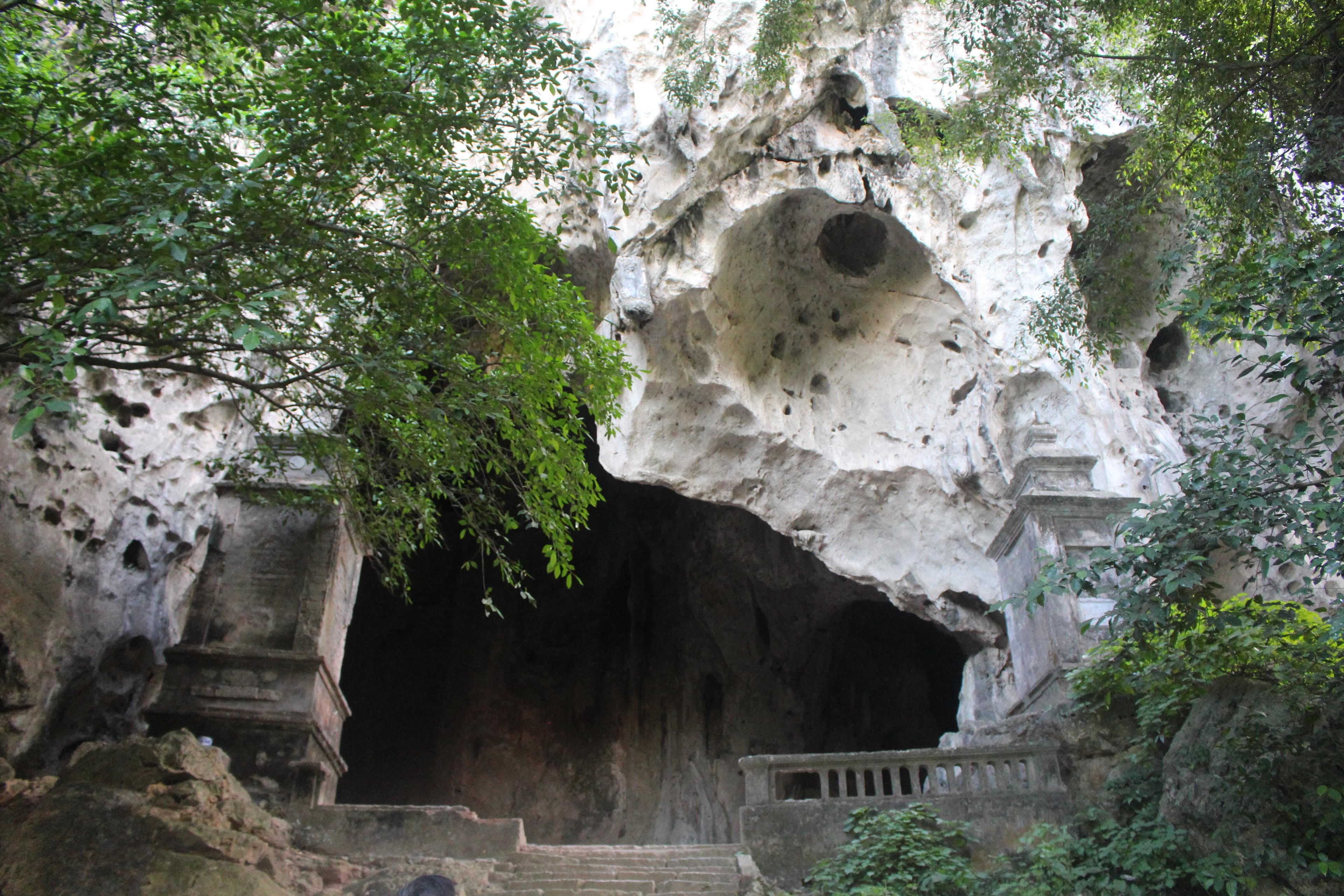 Khám phá động Hoàng Xá